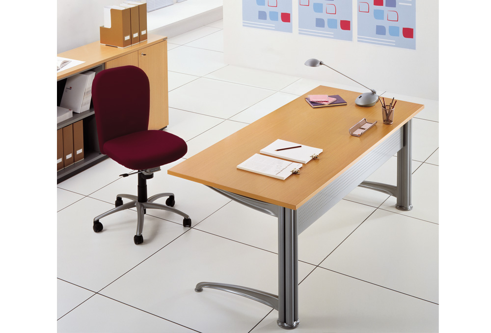 Γραφείο εργασίας Dromeas σειράς Euro New Line διάστασης 160Χ80Χ73Η με σκελετό και μετώπη σε απόχρωση γκρι ασημί και επιφάνεια σε απόχρωση οξιάς